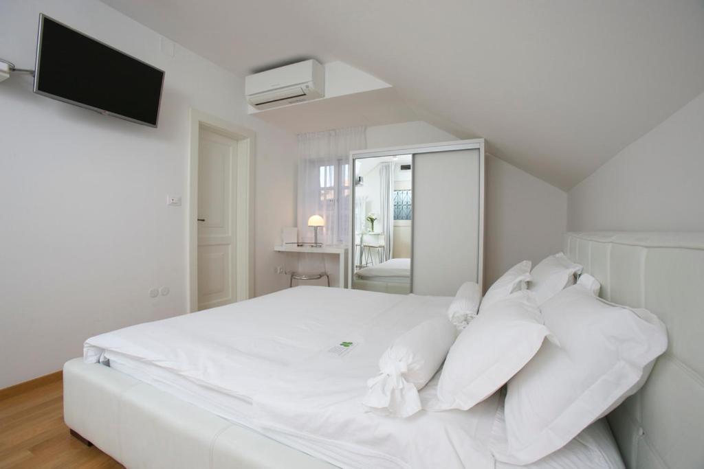 Divota Apartment Hotel Сплит Екстериор снимка