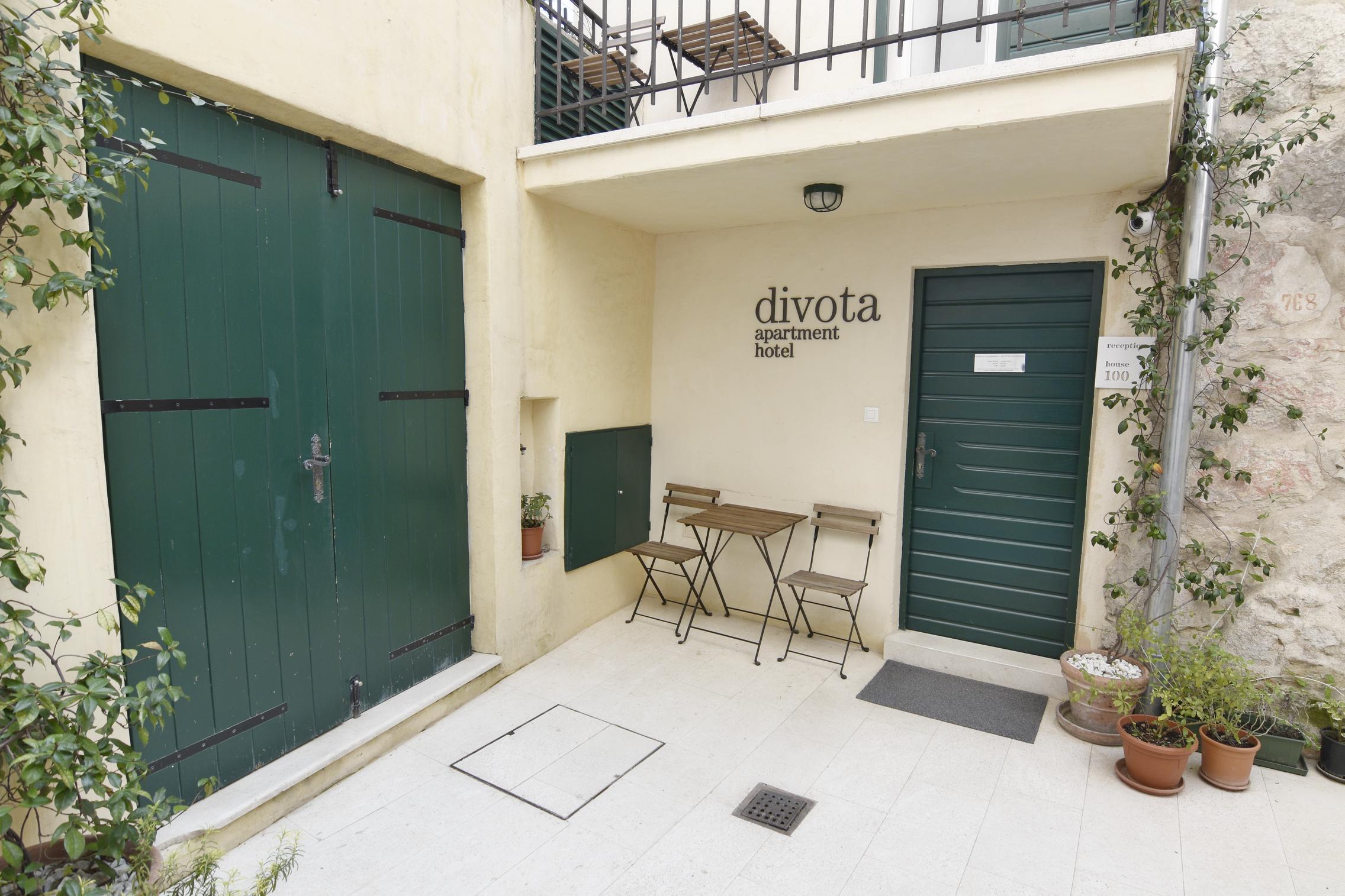 Divota Apartment Hotel Сплит Екстериор снимка